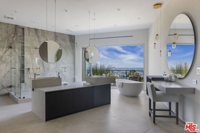 9270 Kinglet Drive, Los Angeles, CA 90069