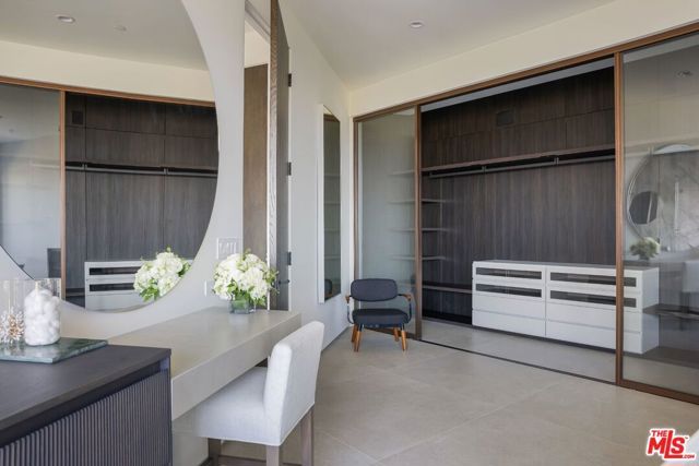 9270 Kinglet Drive, Los Angeles, CA 90069