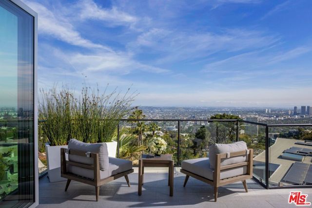 9270 Kinglet Drive, Los Angeles, CA 90069