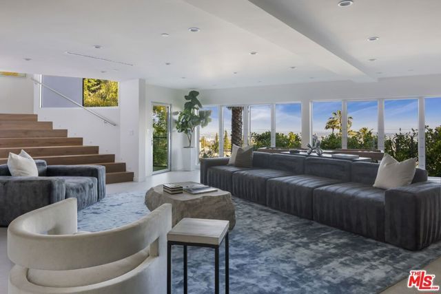 9270 Kinglet Drive, Los Angeles, CA 90069
