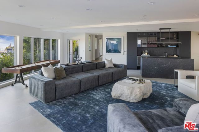 9270 Kinglet Drive, Los Angeles, CA 90069