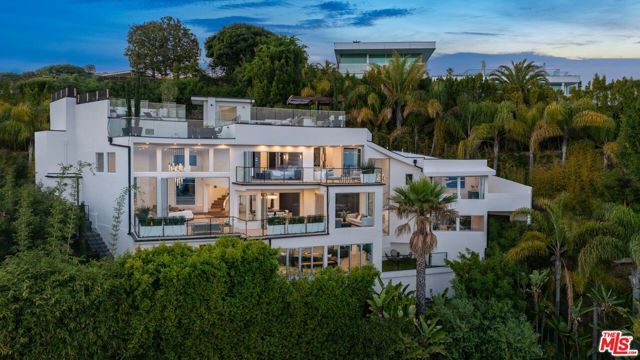 9270 Kinglet Drive, Los Angeles, CA 90069