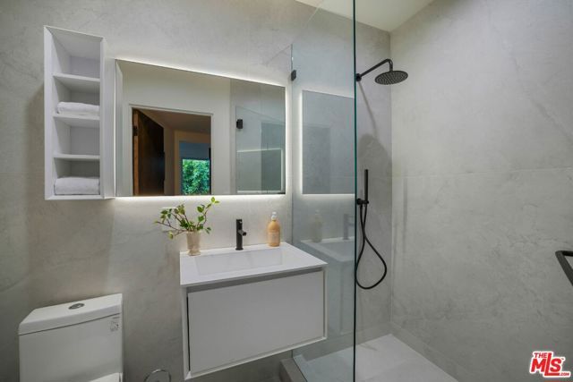 9270 Kinglet Drive, Los Angeles, CA 90069