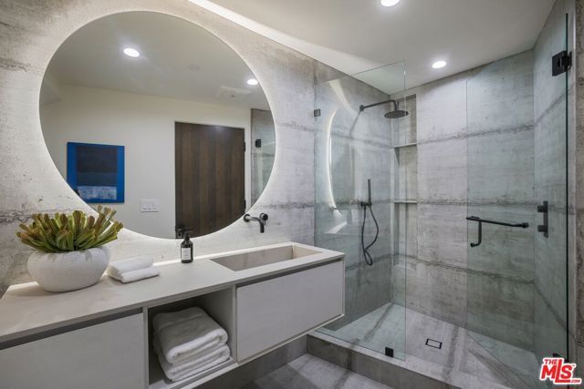 9270 Kinglet Drive, Los Angeles, CA 90069