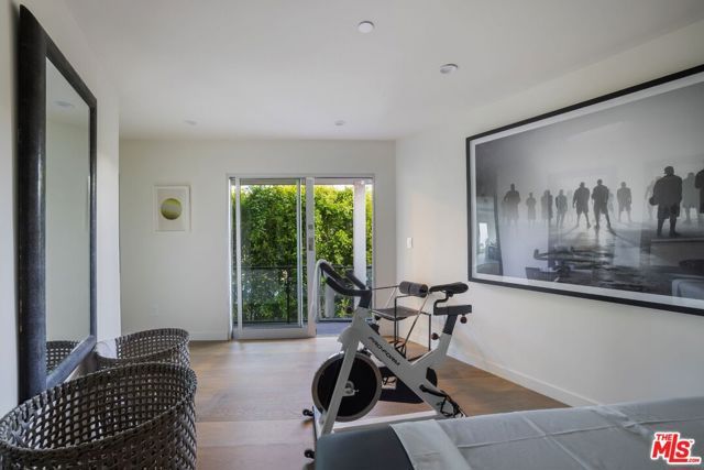 9270 Kinglet Drive, Los Angeles, CA 90069