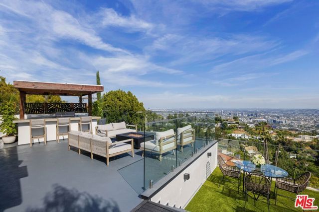 9270 Kinglet Drive, Los Angeles, CA 90069