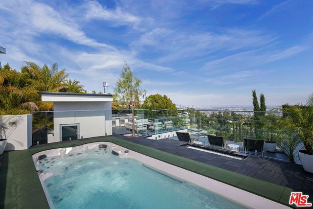 9270 Kinglet Drive, Los Angeles, CA 90069