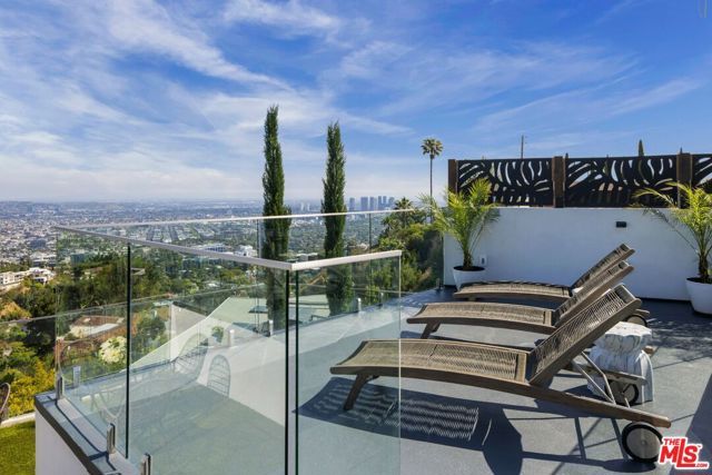 9270 Kinglet Drive, Los Angeles, CA 90069