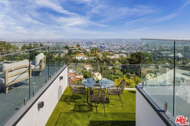 9270 Kinglet Drive, Los Angeles, CA 90069