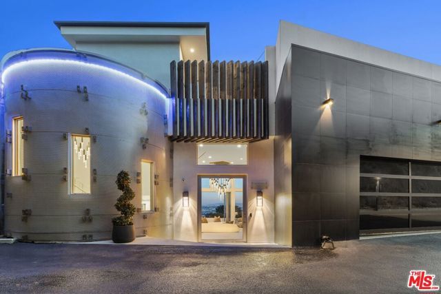 9270 Kinglet Drive, Los Angeles, CA 90069