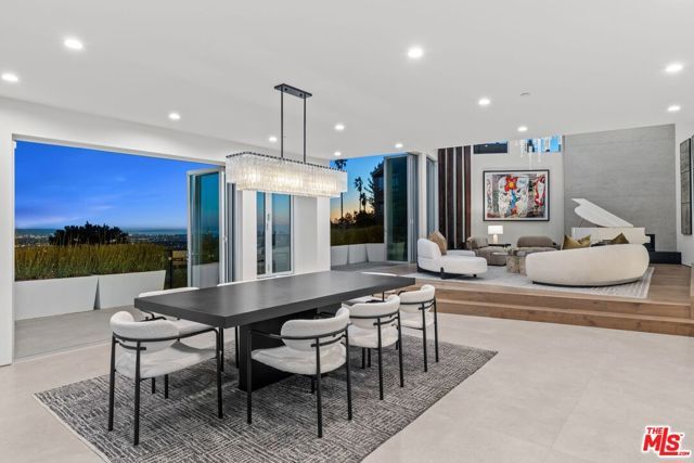 9270 Kinglet Drive, Los Angeles, CA 90069