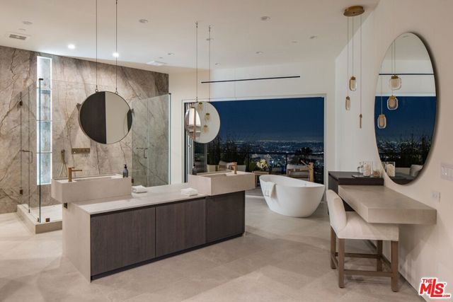 9270 Kinglet Drive, Los Angeles, CA 90069