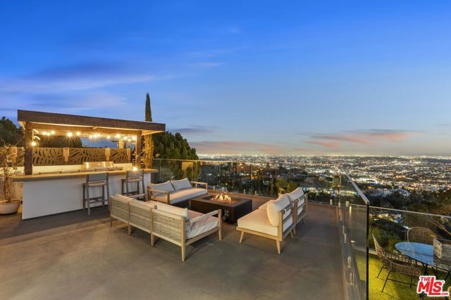 9270 Kinglet Drive, Los Angeles, CA 90069