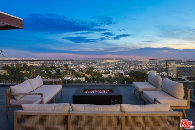 9270 Kinglet Drive, Los Angeles, CA 90069