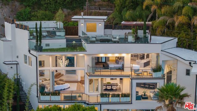 9270 Kinglet Drive, Los Angeles, CA 90069