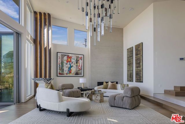 9270 Kinglet Drive, Los Angeles, CA 90069