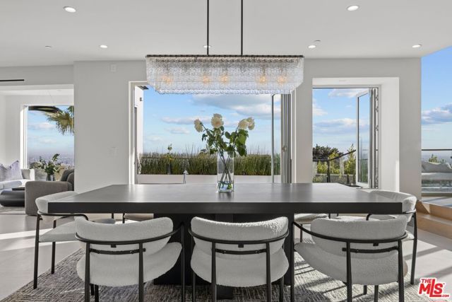 9270 Kinglet Drive, Los Angeles, CA 90069
