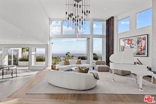 9270 Kinglet Drive, Los Angeles, CA 90069