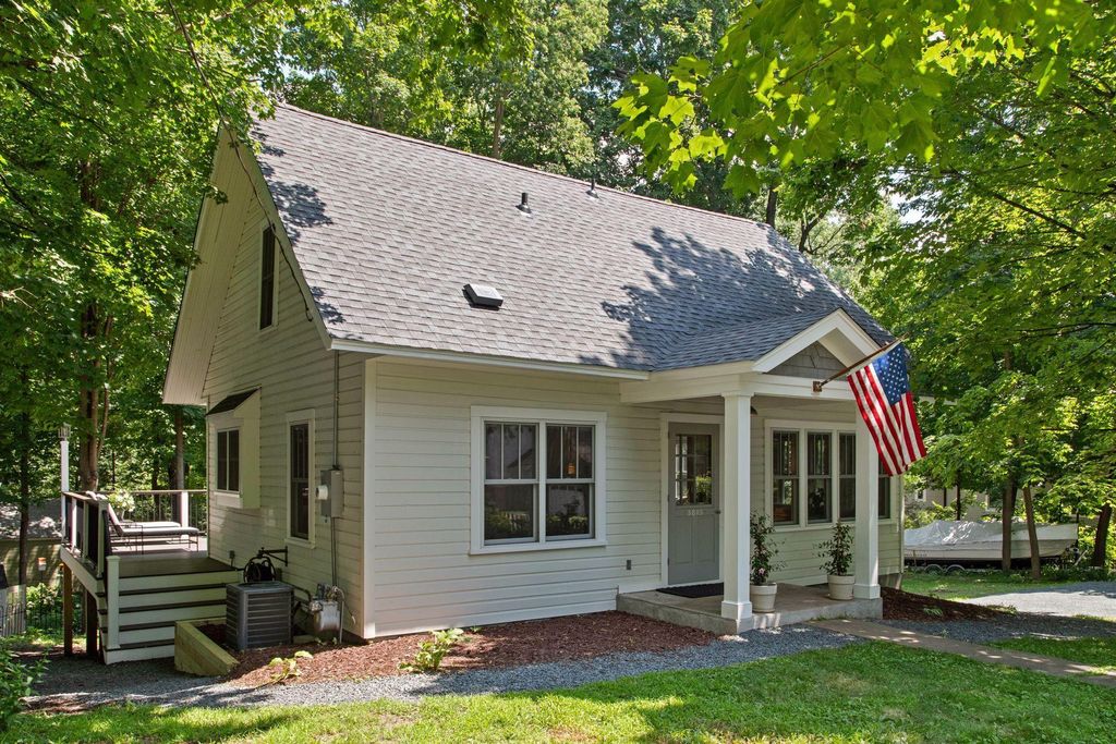 3815 Deephaven Avenue, Deephaven, MN 55391