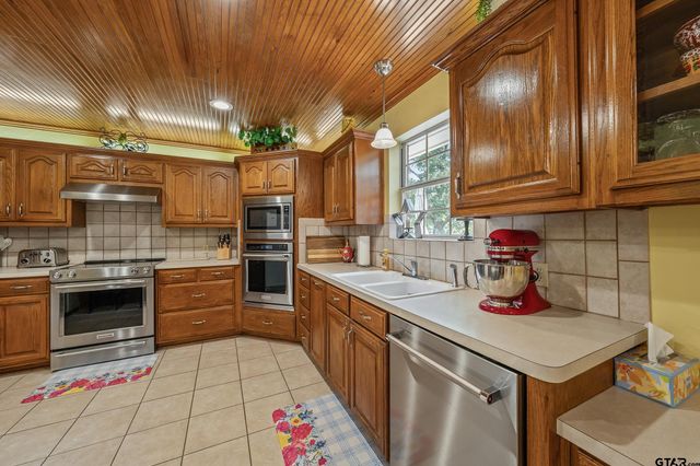 13094 FM 2010, Chandler, TX 75758