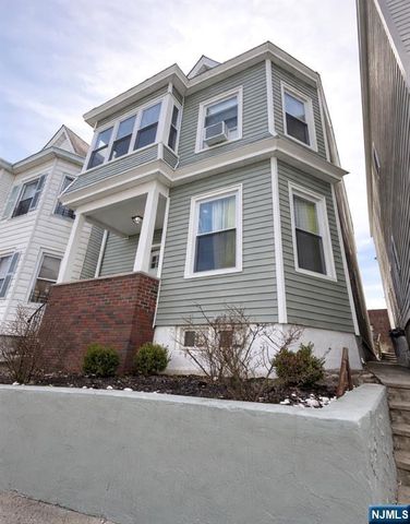 13 Barnert Place, Paterson, NJ 07522
