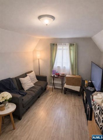 13 Barnert Place, Paterson, NJ 07522