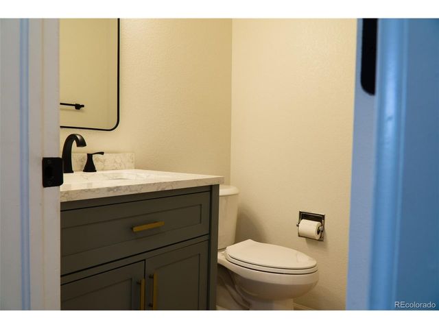 21878 E Powers Dr, Aurora, CO 80015