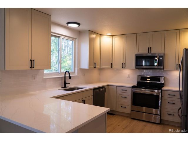 21878 E Powers Dr, Aurora, CO 80015