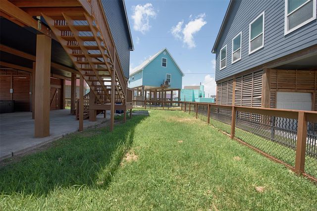 1922 Blue Water Highway, Surfside Beach, TX 77541