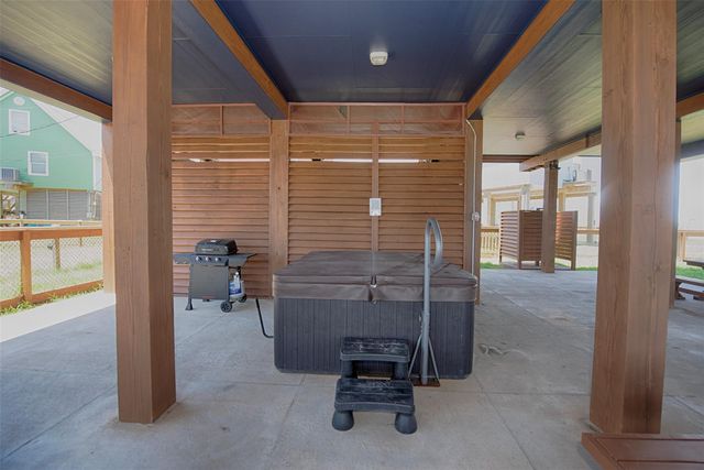 1922 Blue Water Highway, Surfside Beach, TX 77541