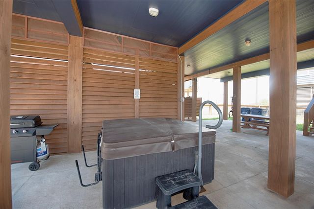 1922 Blue Water Highway, Surfside Beach, TX 77541
