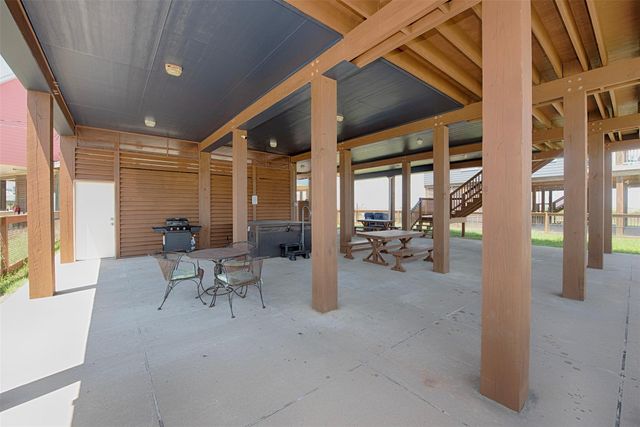 1922 Blue Water Highway, Surfside Beach, TX 77541