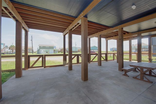 1922 Blue Water Highway, Surfside Beach, TX 77541