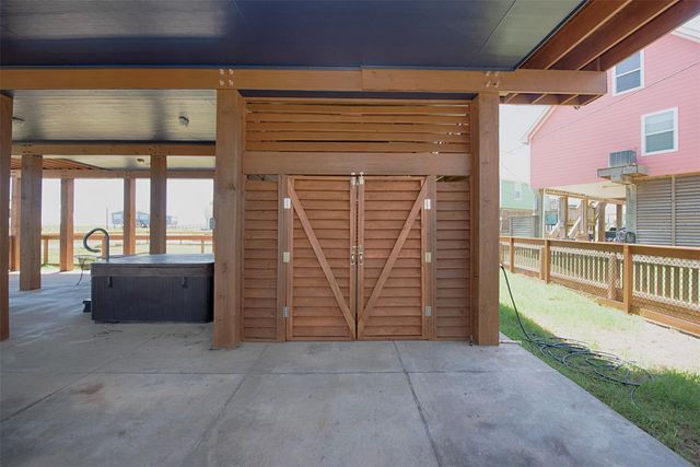1922 Blue Water Highway, Surfside Beach, TX 77541