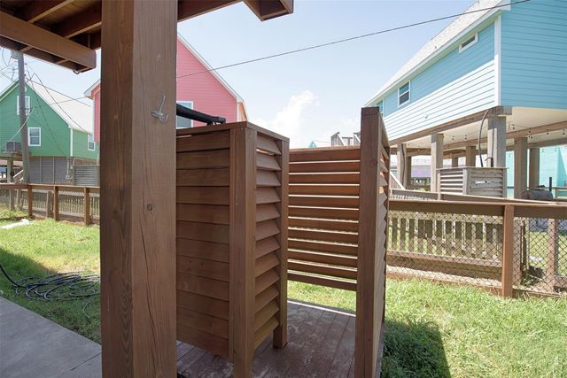 1922 Blue Water Highway, Surfside Beach, TX 77541