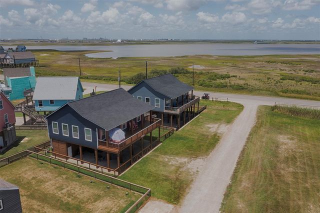 1922 Blue Water Highway, Surfside Beach, TX 77541