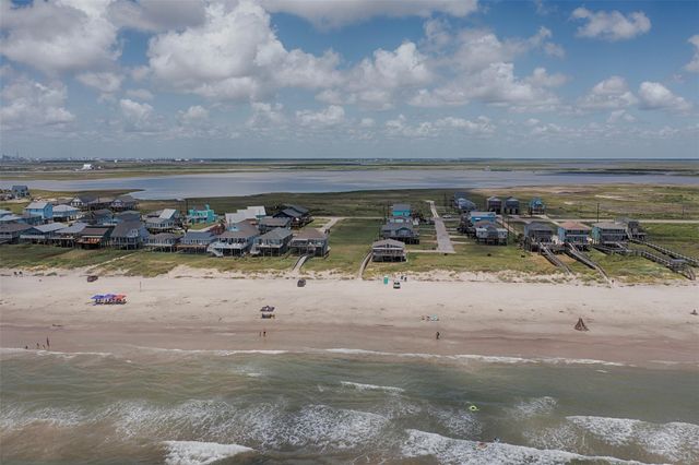 1922 Blue Water Highway, Surfside Beach, TX 77541