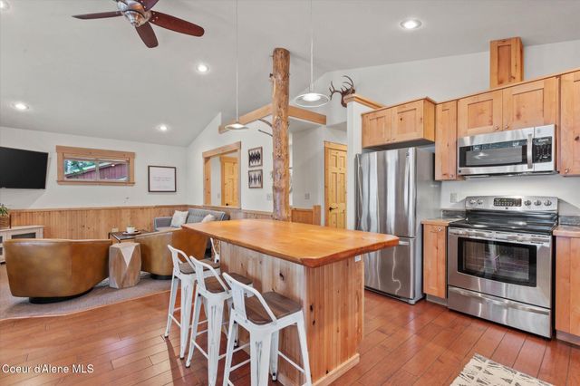 70 S Granite Bay Rd, Nordman, ID 83848