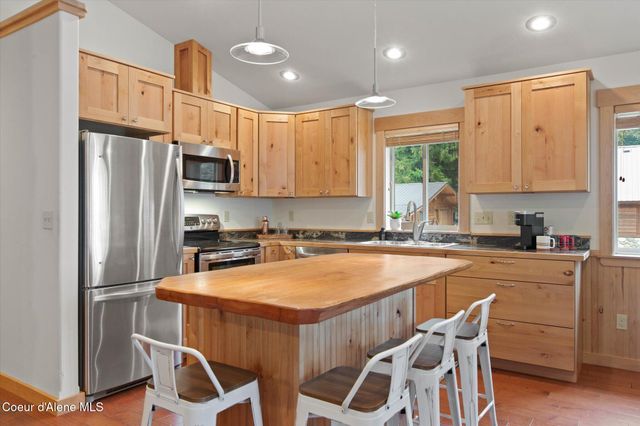 70 S Granite Bay Rd, Nordman, ID 83848