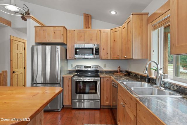 70 S Granite Bay Rd, Nordman, ID 83848