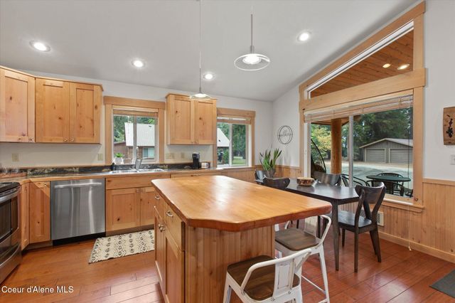 70 S Granite Bay Rd, Nordman, ID 83848