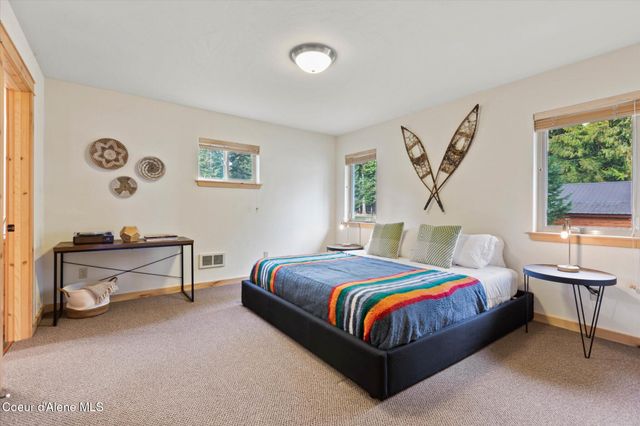 70 S Granite Bay Rd, Nordman, ID 83848