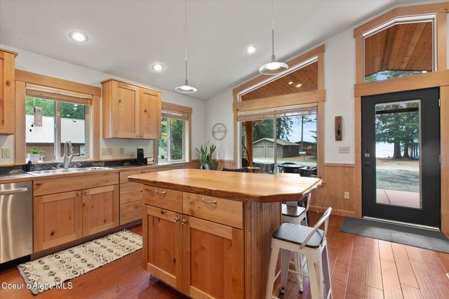 70 S Granite Bay Rd, Nordman, ID 83848