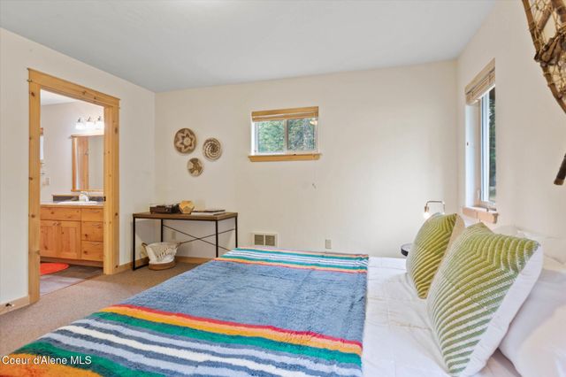 70 S Granite Bay Rd, Nordman, ID 83848