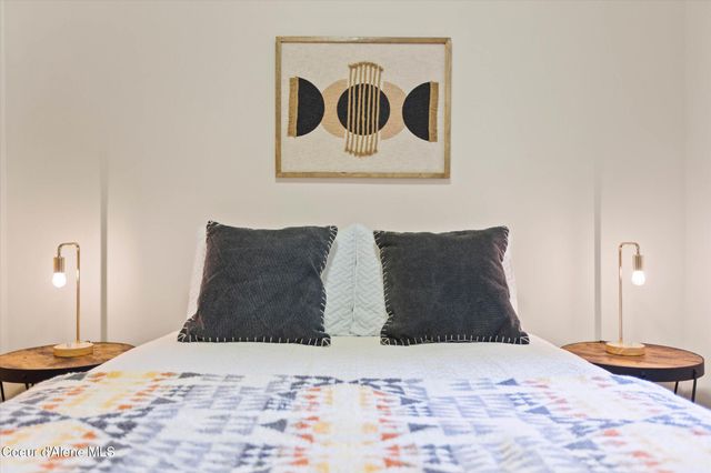 70 S Granite Bay Rd, Nordman, ID 83848