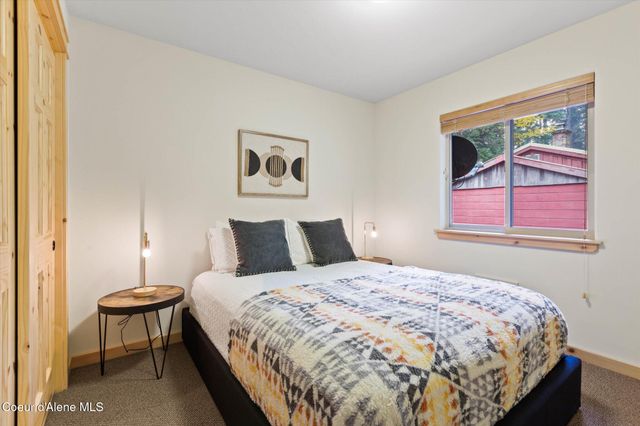 70 S Granite Bay Rd, Nordman, ID 83848