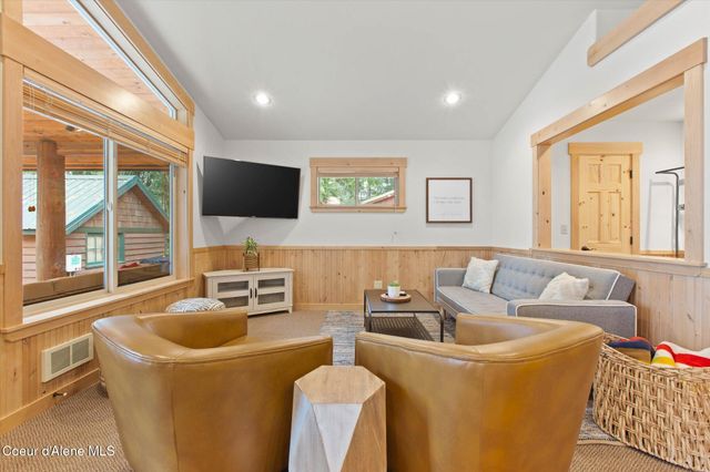 70 S Granite Bay Rd, Nordman, ID 83848