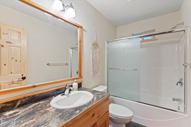 70 S Granite Bay Rd, Nordman, ID 83848