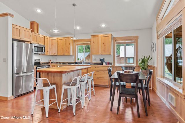 70 S Granite Bay Rd, Nordman, ID 83848