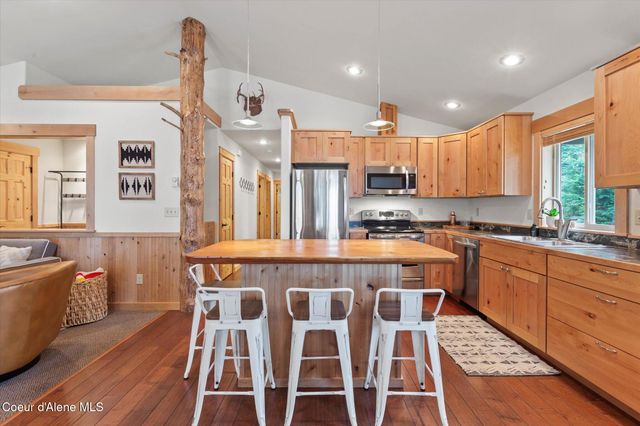 70 S Granite Bay Rd, Nordman, ID 83848